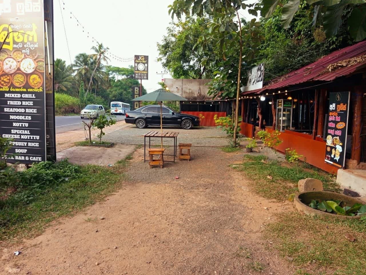vehicle packing සහිත open restaurant එකක් ඉතා ඉක්මනින් විකිනීමට