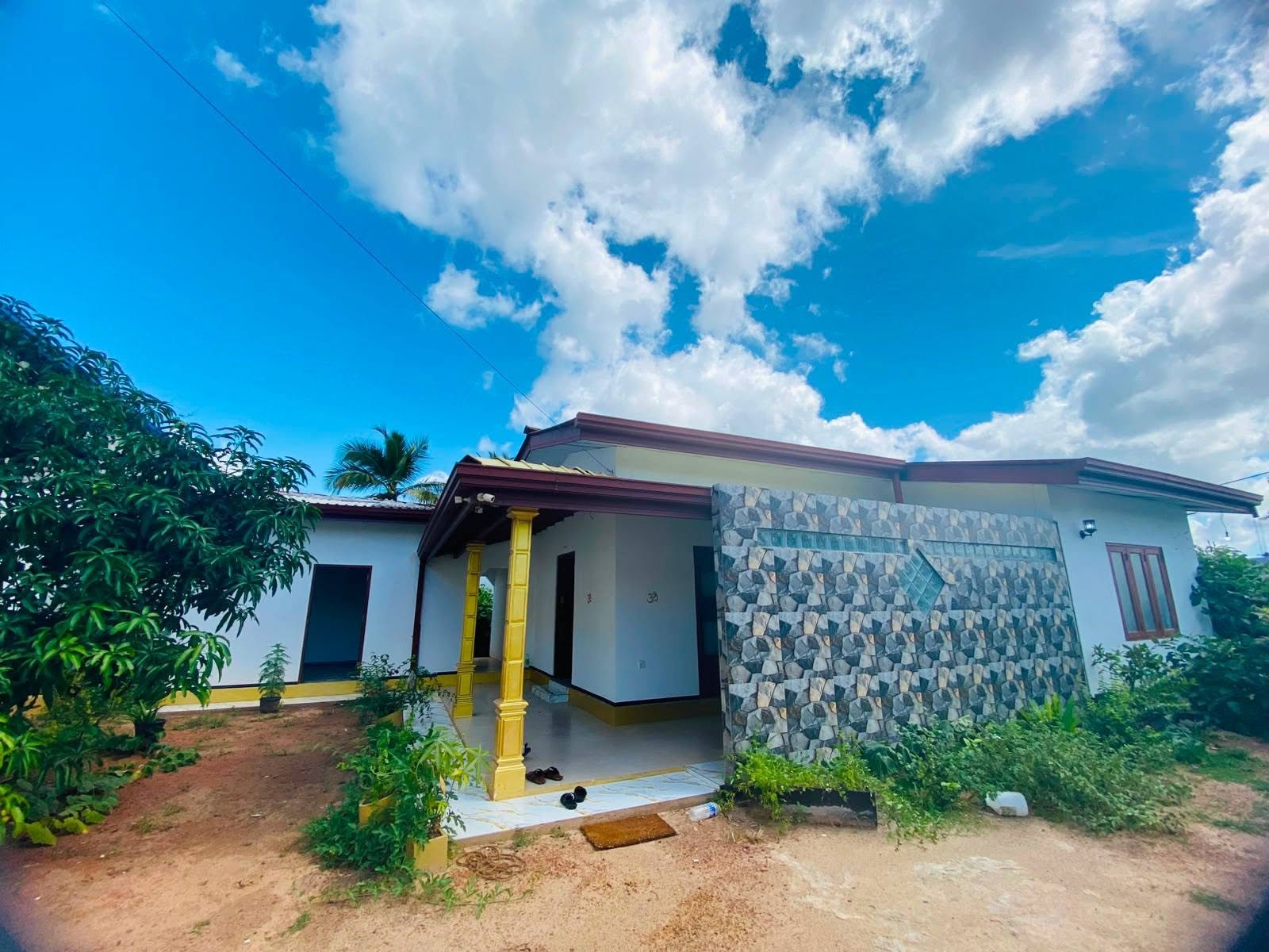 මිනුවන්ගොඩ  නගරයට හා ගම්පහ   නගරයට  ඉතා ආසන්නයෙන්  නිදහස් නිස්කලංක  පරිසරයක පිහිටි  අංගසම්පූර්ණ නිවසක් විකිණීමට ඇත