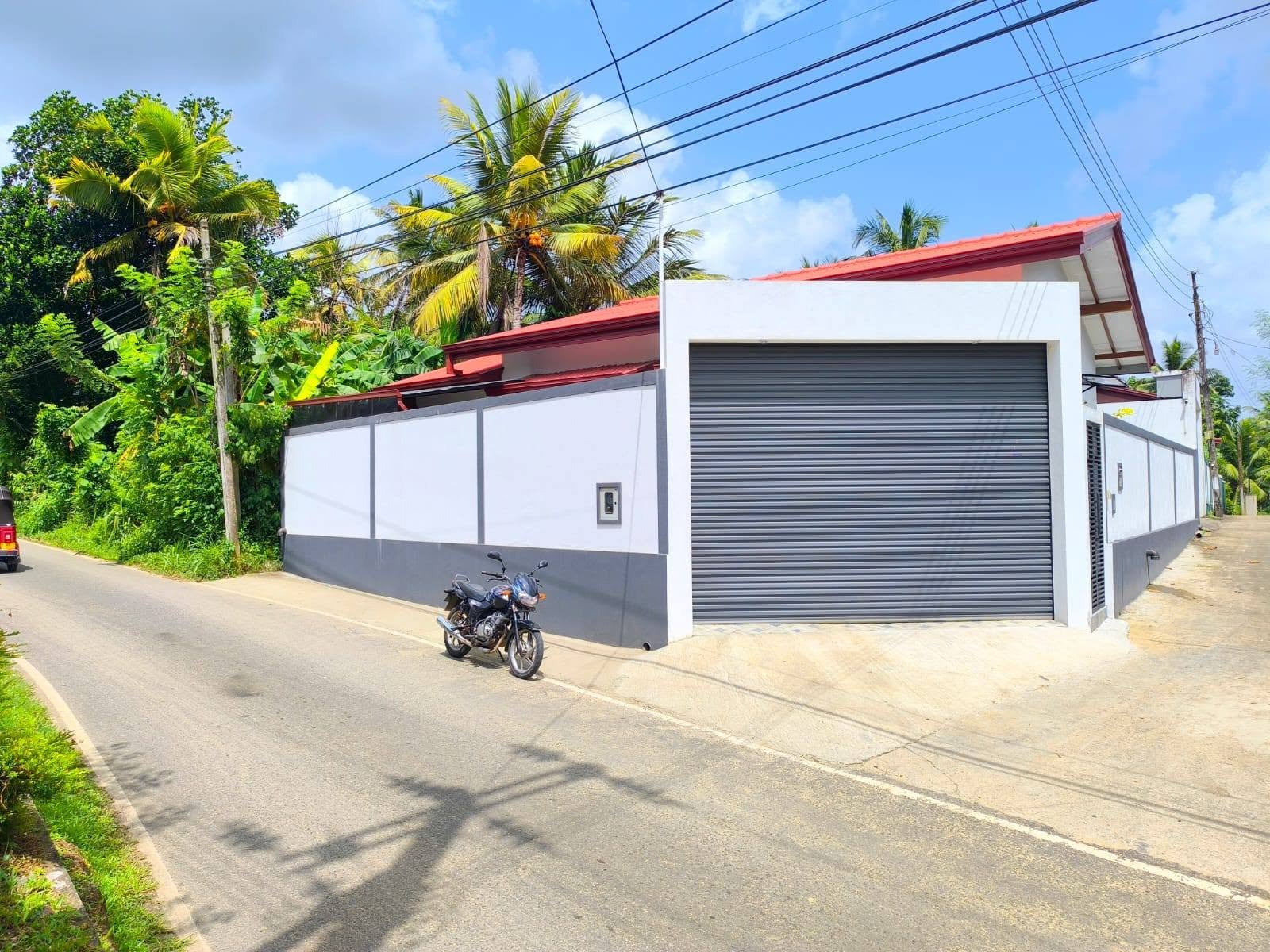 Brand New Modern Single Storey House for sale in Kaduwela Nawagamuwa