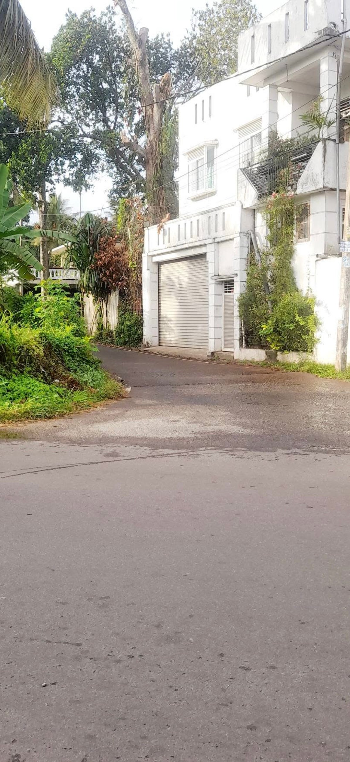 කොළබ මීගමුව බස් පාරේ ( රිල්වුල්ල ) හන්දිය අසල ප්‍රදාන පාරට 500M දුරකින් පර්චස්12 ක් විකිනීමට