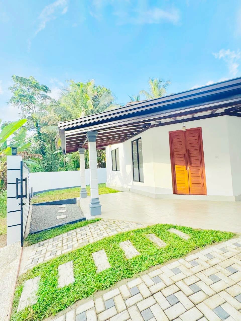 සුපිරි ශක්තිමත් අංග සම්පූර්ණ නිවසක් හා ඉඩමක් සොයන ඔබටයි