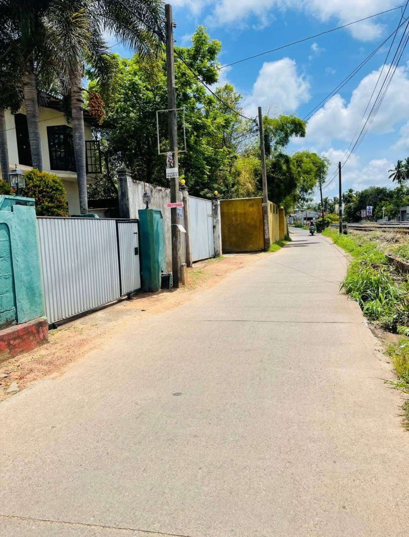 රිල්වුල්ල හන්දිය අසල පර්චස් 12ක් විකිනීමට