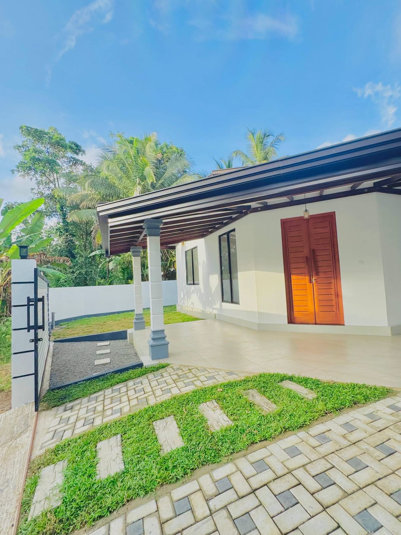 සුපිරි ශක්තිමත් අංග සම්පූර්ණ  නිවසක්  හා ඉඩමක් සොයන ඔබටයි