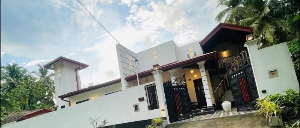 ගම්පහ බෙම්මුල්ල විගඩ පාරේ තනි මහල් නිවසක් විකිණීමට.