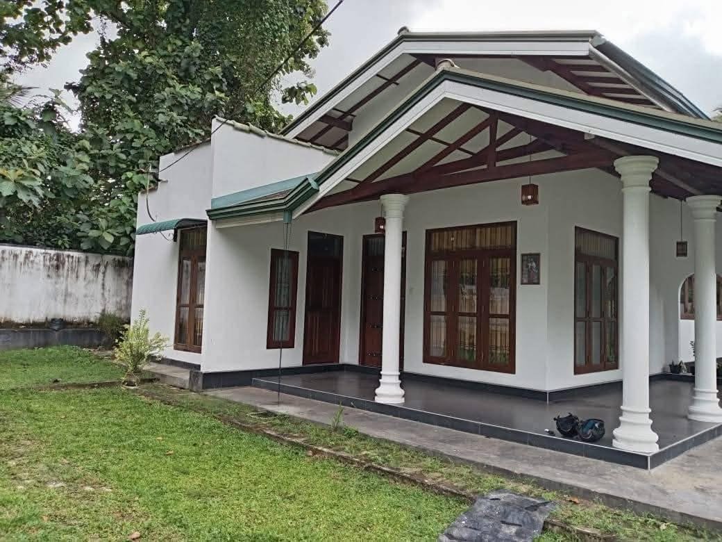 මීගමුව කටාන පාරෙ මඩම්පැල්ලෙ වෙලේකඩේ හන්දියෙ මෙම නවීන නිවස විකිණීමට ඇත