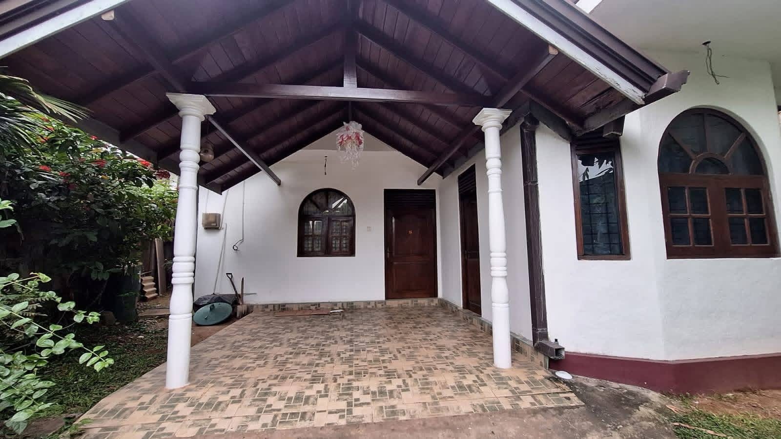 කොට්ටාව , මාලබේ පාර, ක්‍රිස්ටල් ටෙරන්ස් හි අලංකාර පහත මහලක් කුලියට හෝ බදු දීමට තිබේ