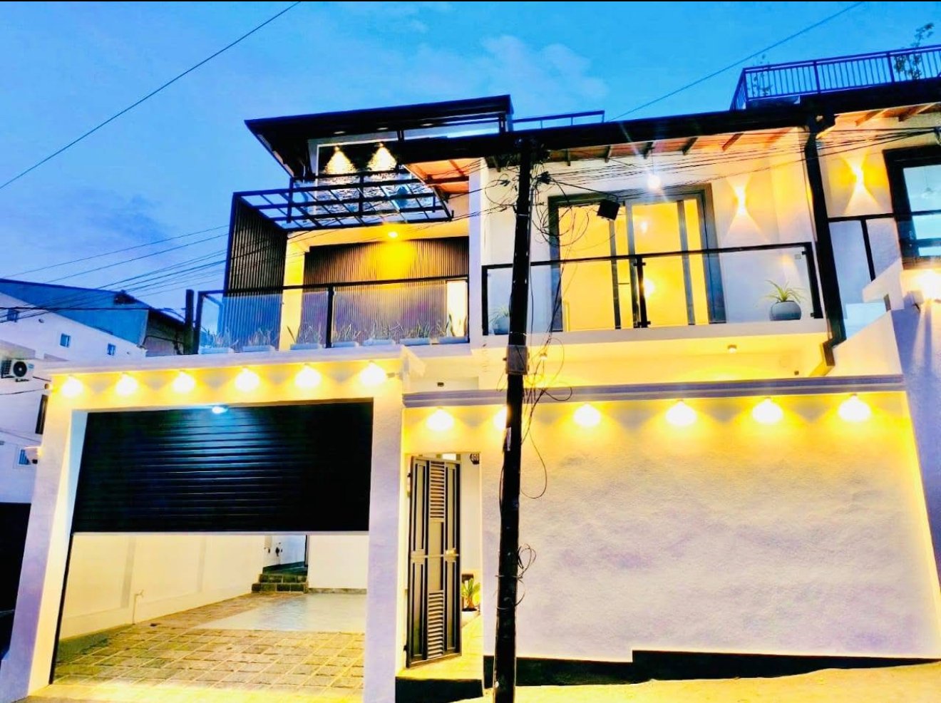 මාලබෙන් ලක්ශ 625 ට 190 , 170 බස් පාරට ලගින් Mordern දෙමහල් නිවසක් විකිනීමට