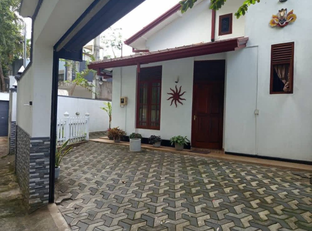 කොටිටාවෙන් ලකෂ 250  දෙමහල් නිවසක්