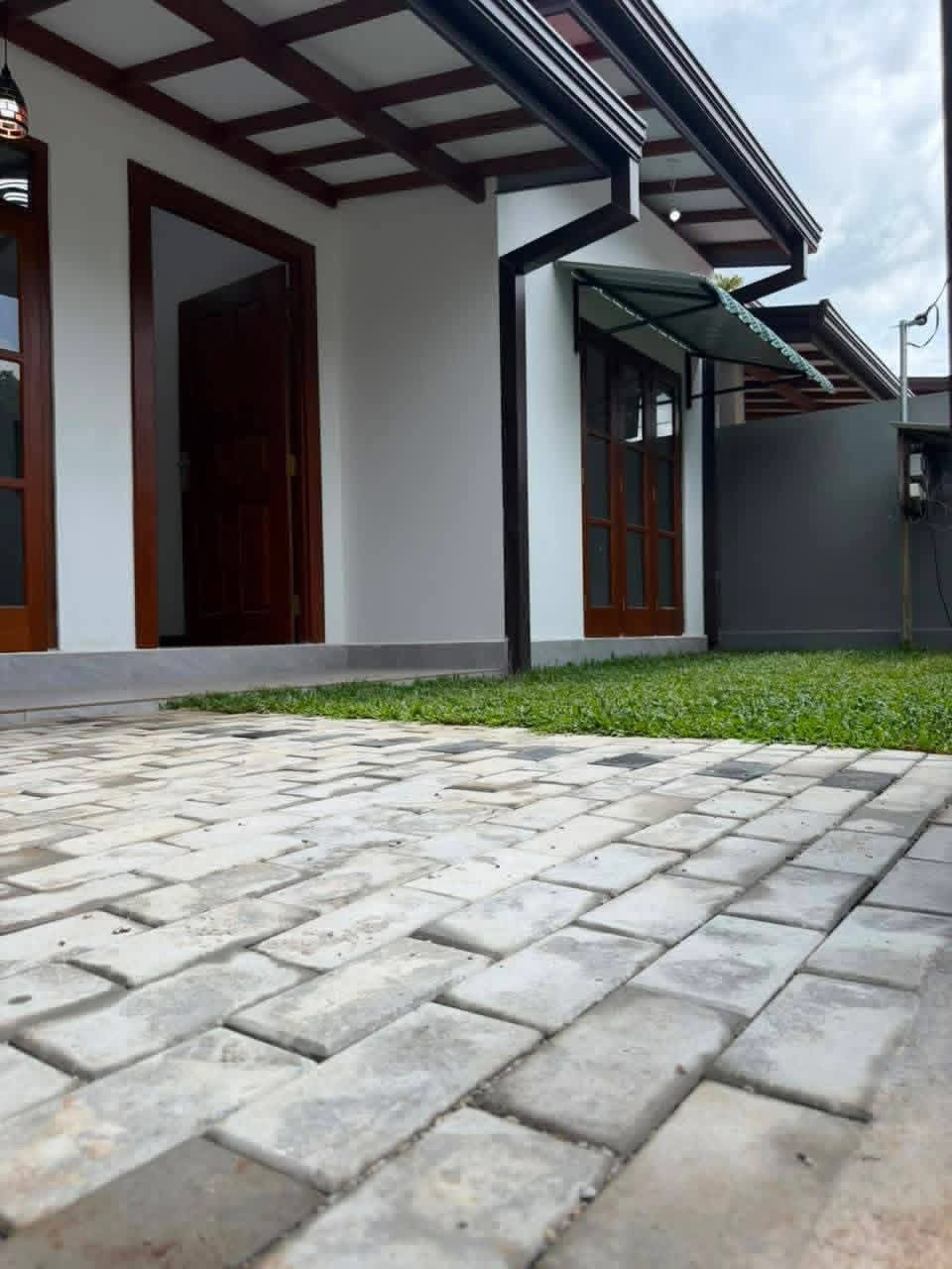 හෝමාගම – ගොඩගමෙන් වැඩ අවසන් අලුත්ම නවීන නිවසක් විකිණීමට!