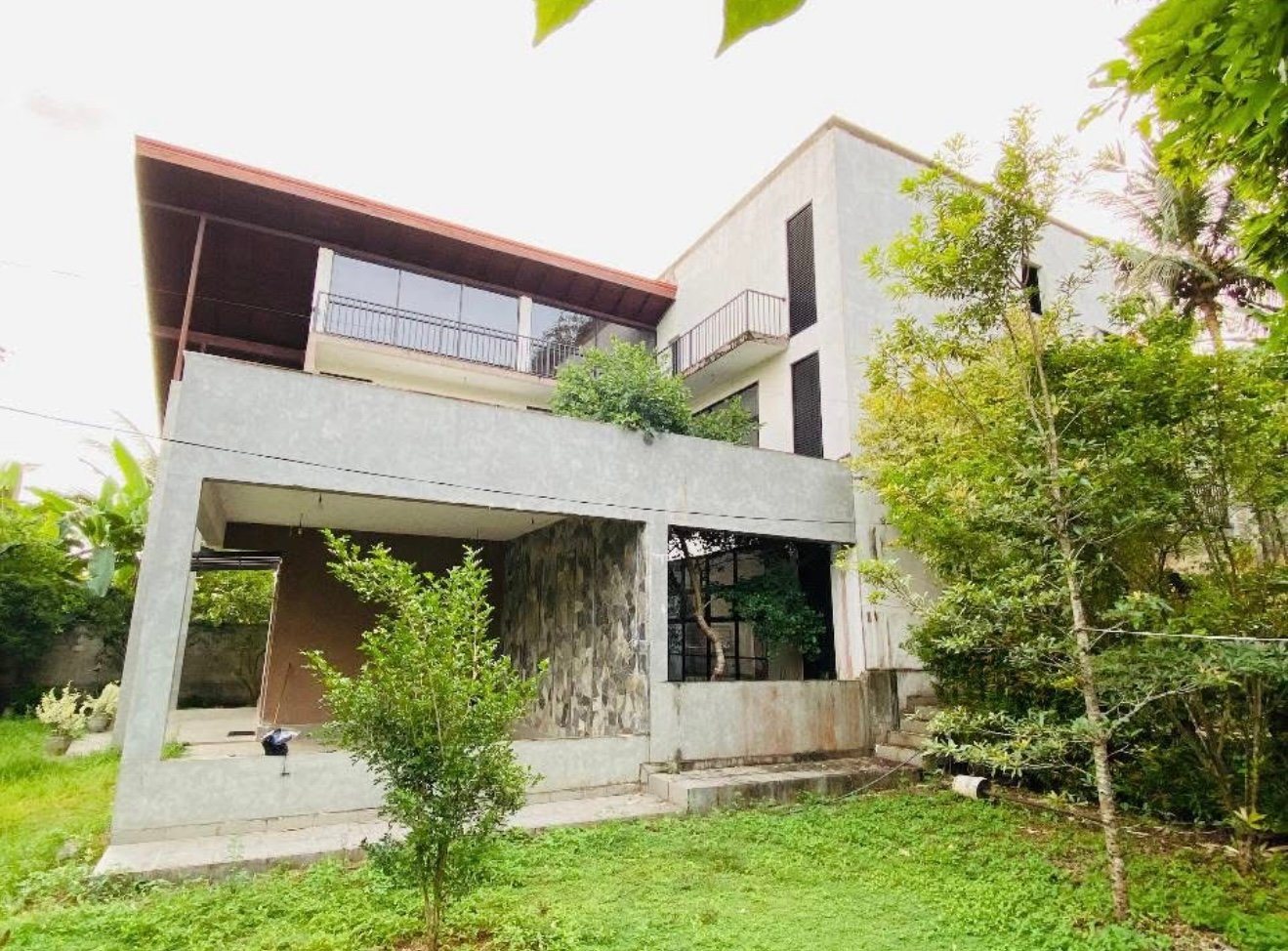 Modern Luxury 3-Story House for Sale