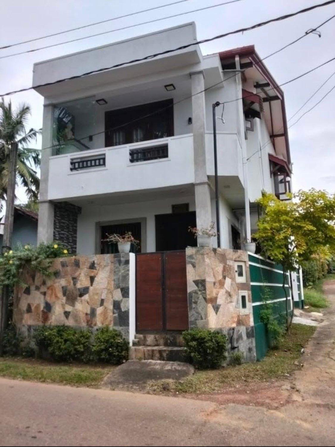 පිලියන්දල කහතුඩුව නවීන අන්ගසම්පුර්න දෙමහල් නිවස ව්කිනීමට ඇත