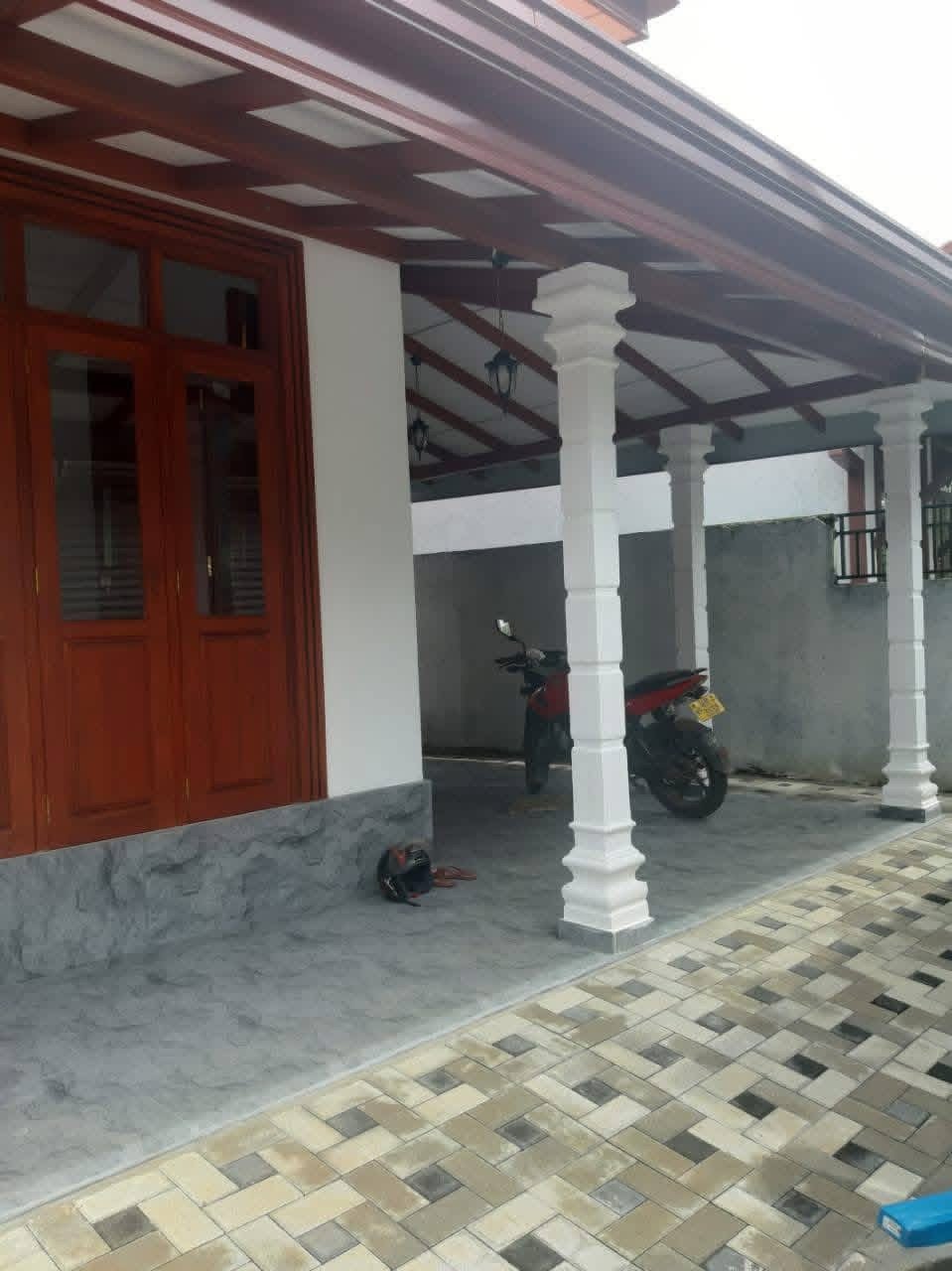 හෝමාගම  ,,,,,මීගොඩ     හයිලෙවල් පාර ආසන්නයෙන්ම  ගං වතුර,,,හා   නාය යෑම් නැති ඉතා ආරක්ෂිත පරිසරයක , ,,,ඉදි වූ  අංගසම්පුර්න  නිවස  විකීනීමට තිබේ