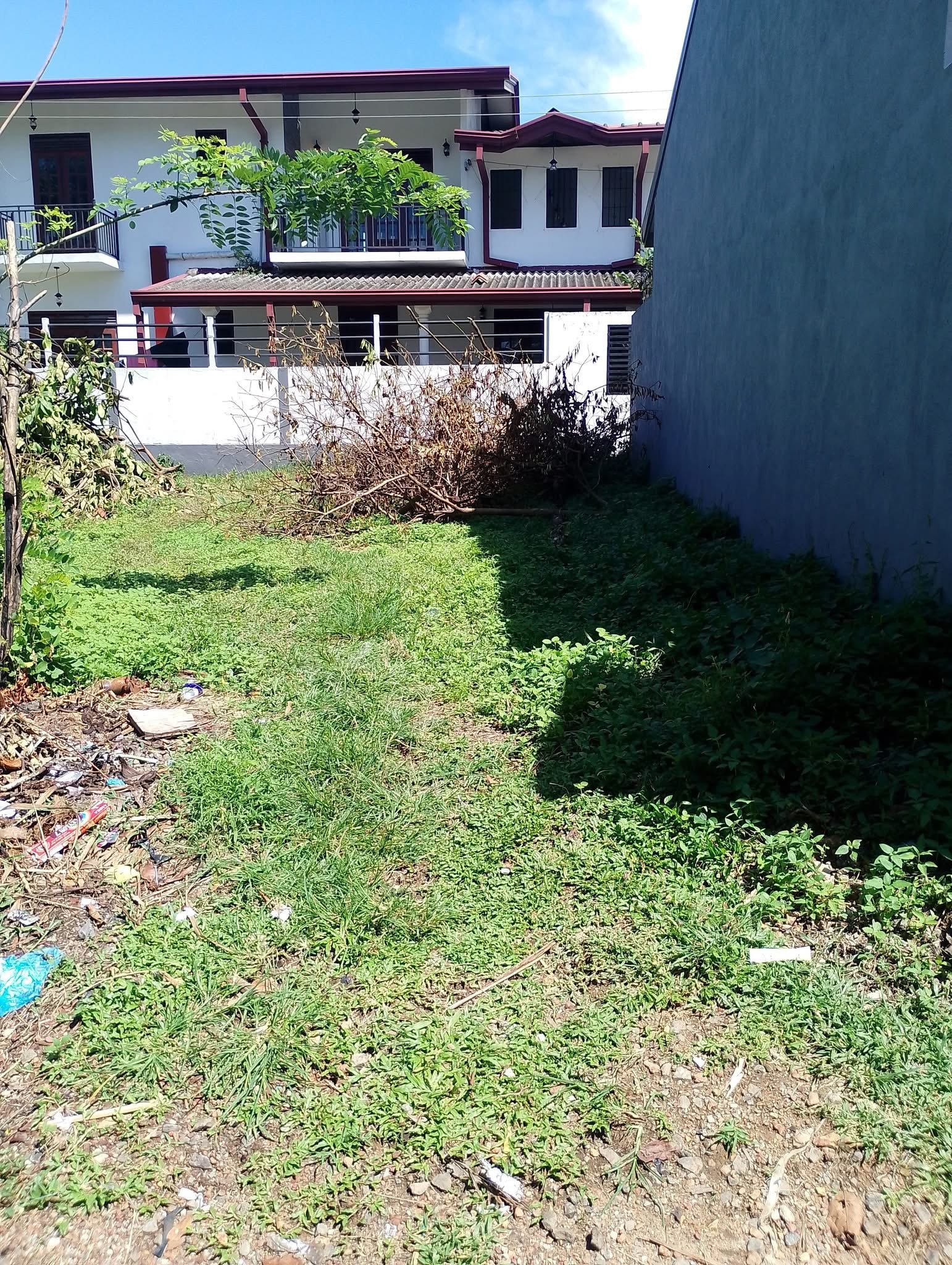 නිවසක් ඉදිකිරීම් කර විකිණීමට