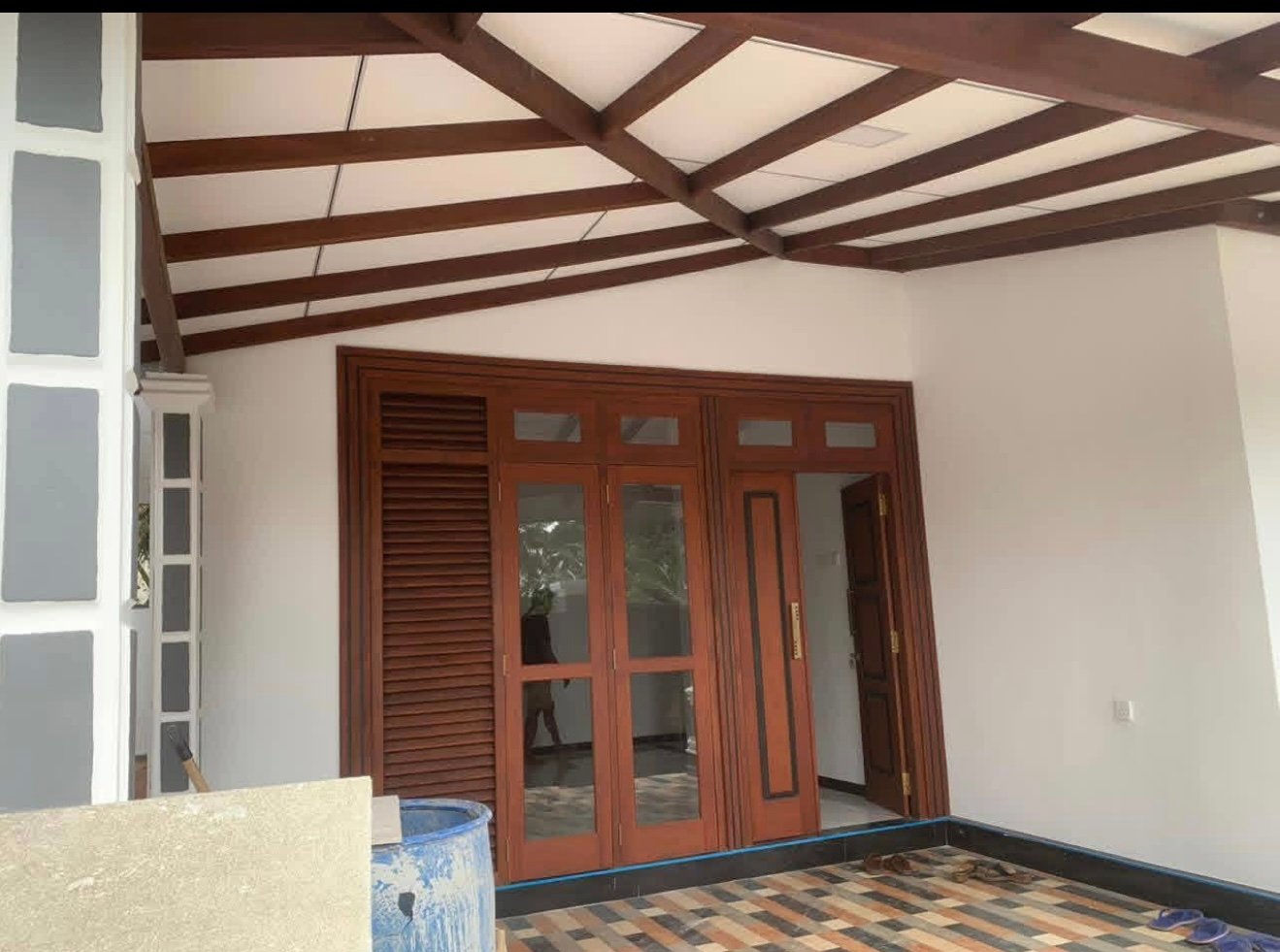 හෝමාගම හල්බරාවෙන් අගනා හුරු බුහුටි නිවසක්