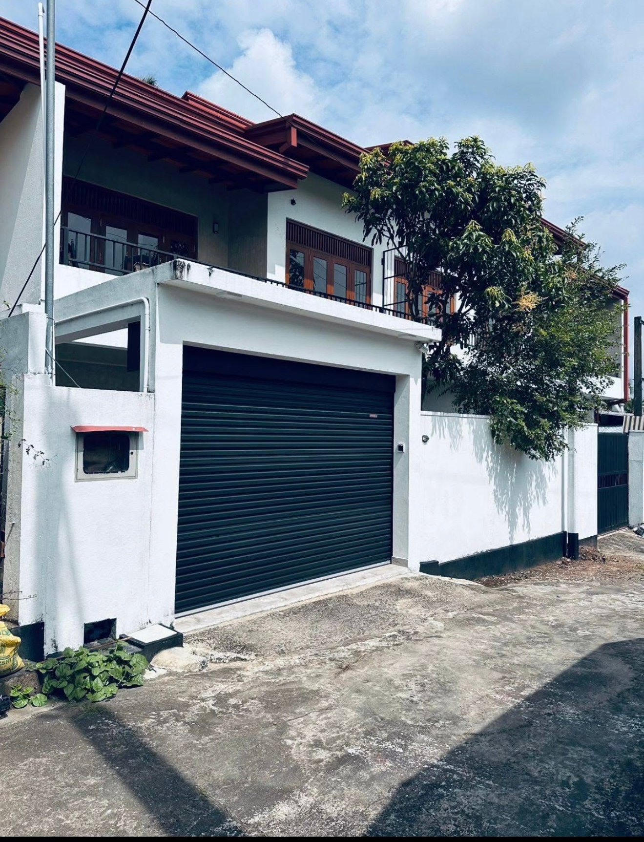 මාලඹේ පොතුආරාවේ අලුතින් ඉදිකල අංගසම්පූර්ණ දෙමහල් නිවසක් කුලියට දීමට ඇත