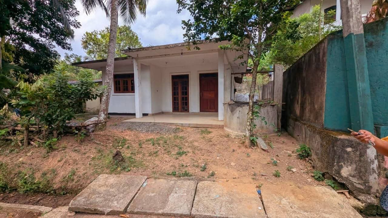 කඩවතින් නිවසක්