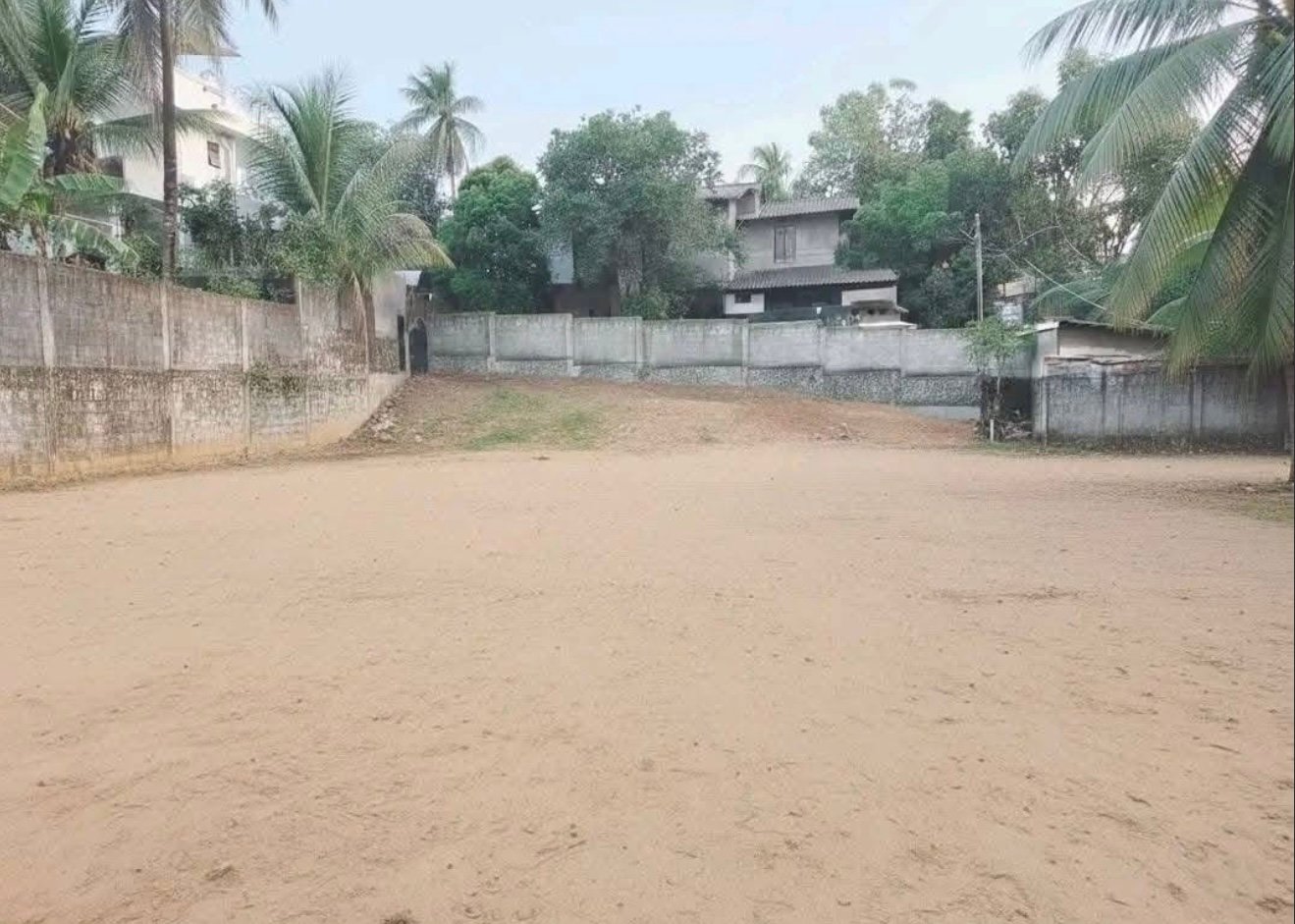 මාලඹෙි SLIIT CAMPUS එක පෙන මානේ තියන එකම ඉඩම නම් මිස් කරගන්න එපා