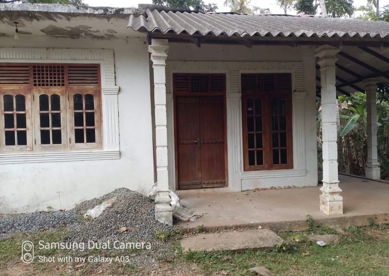 අඩක් නිමකල දෙමහල් නිවස විකිනිමට