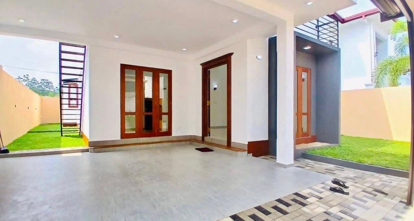 SLIIT Campus එකට හා 177 බස් පාලට ලගින් තනිතට්ටුවේ නිවසක් විකිනීමට