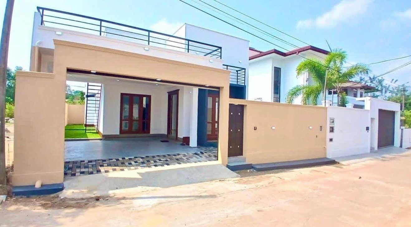 කොතලාවල Highway Entrance එකට ලගින් තනිතට්ටුවේ නිවසක් විකිනීමට