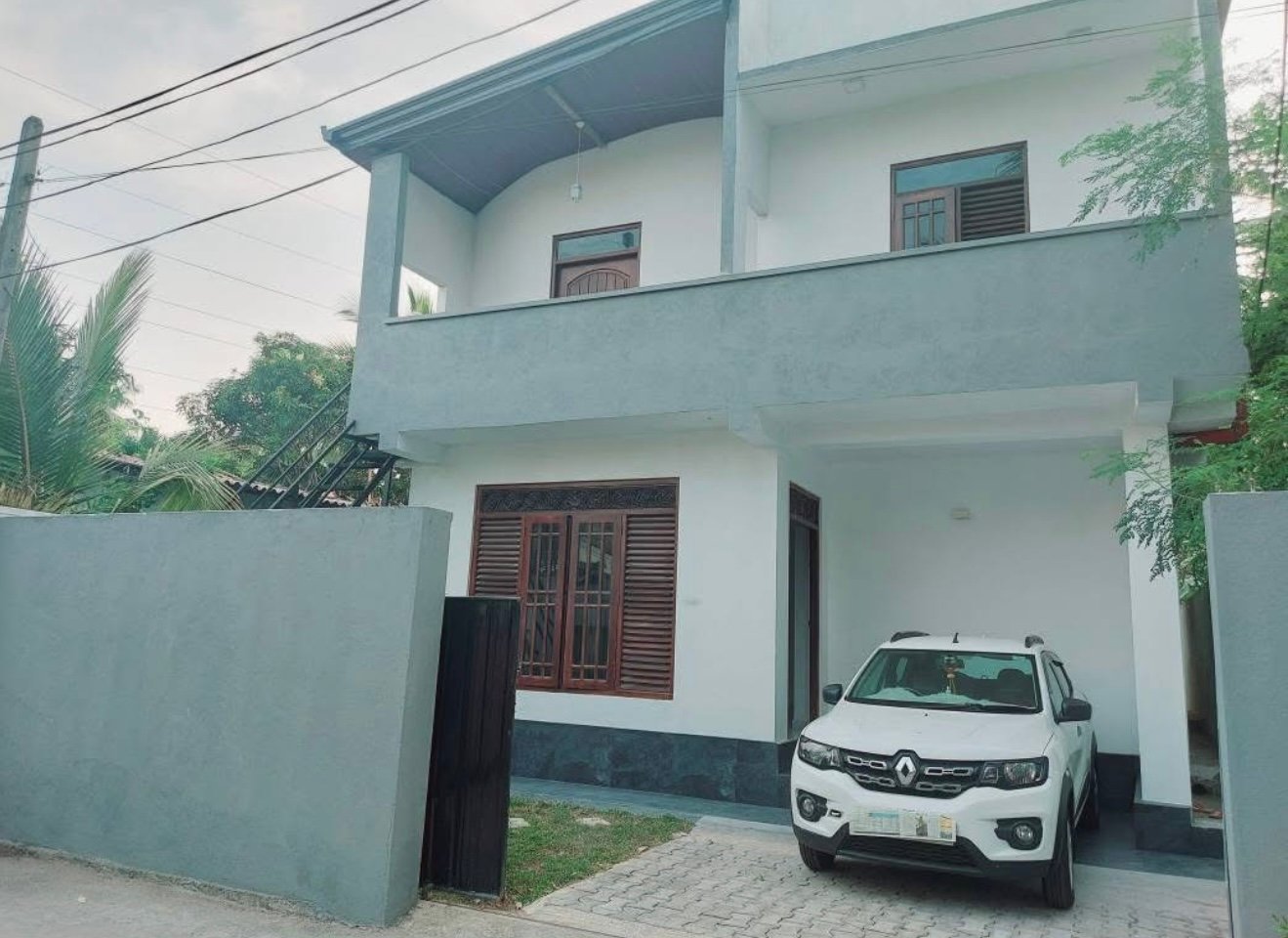 දෙමහල් Box Type නිවසක් විකිණීමට – අතුරුගිරිය