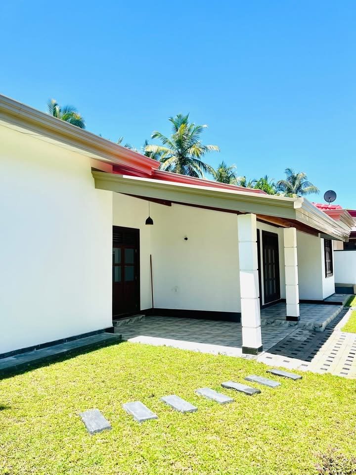 For those who are looking for a dream home... A perfect single story house