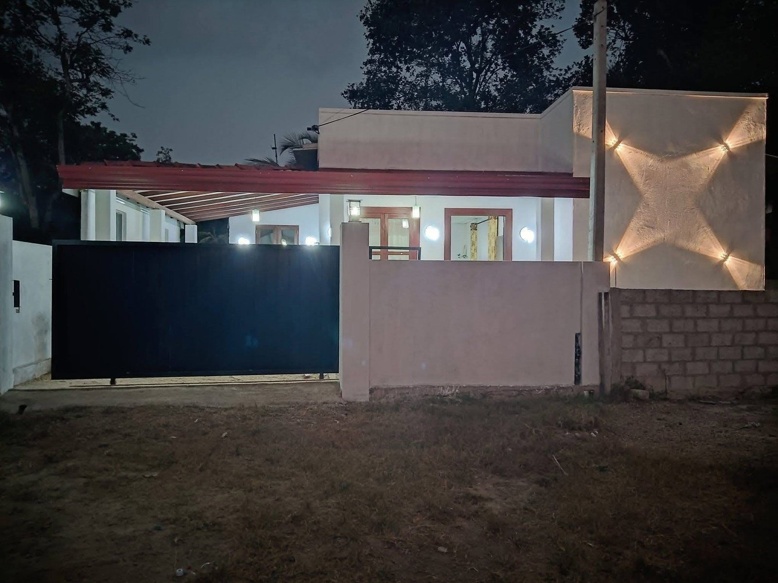 ගණේමුල්ල   ජාඇල  278  පධාන බස්  පාරට කිට්ටුව   අංග  සම්පූර්ණ නිවසක් සමඟ පර්චර්ස්  09 ) ක් විකිණීමට