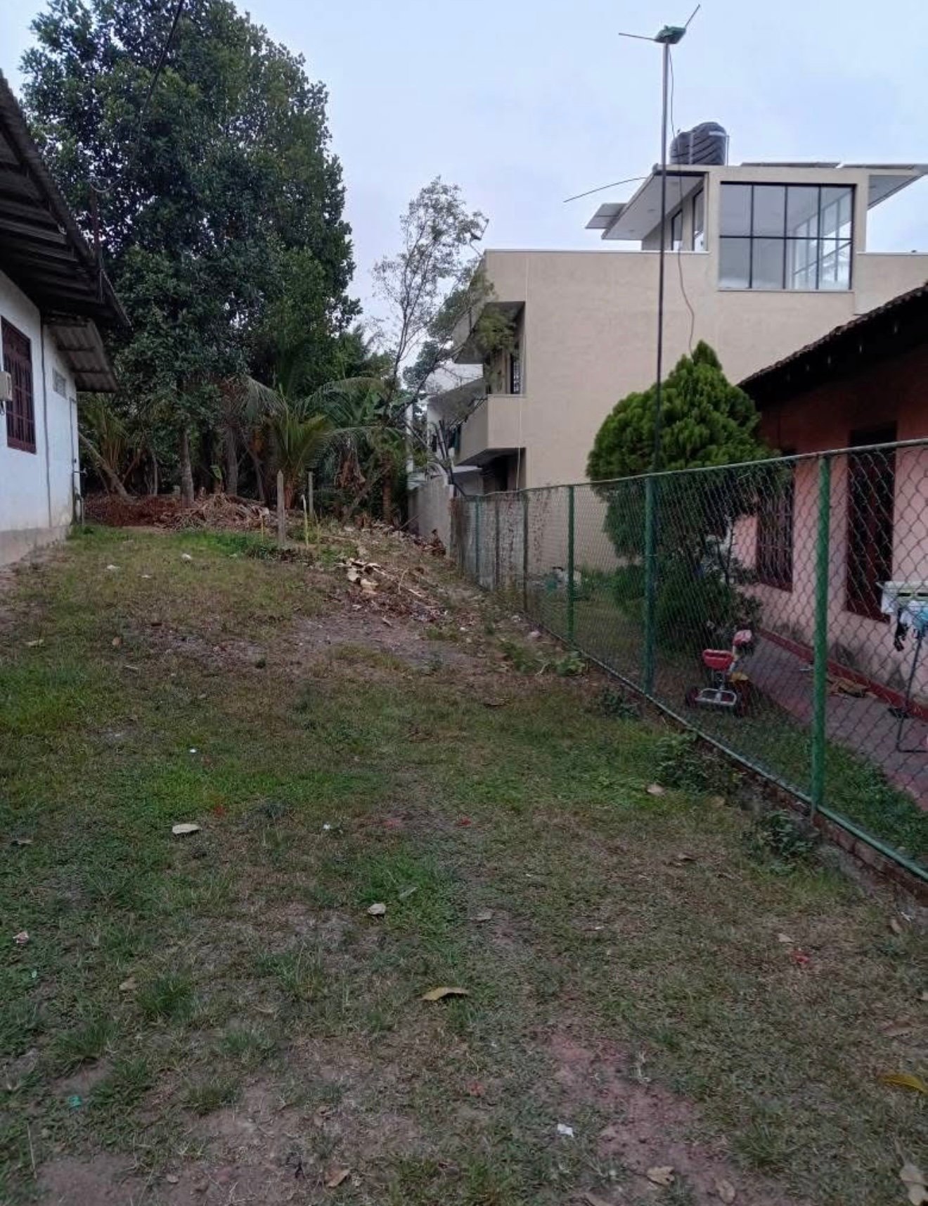 10 perches square land In Enderamulla