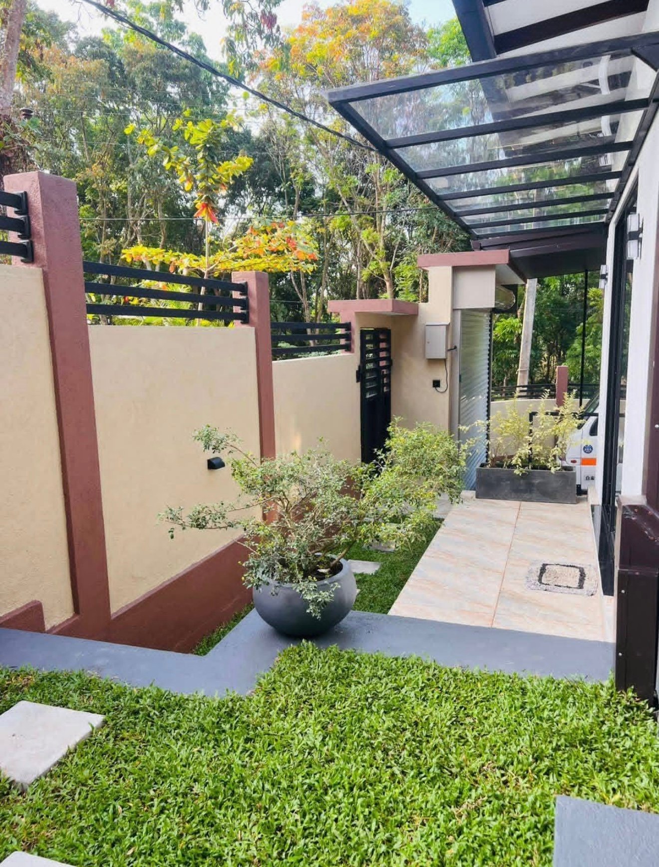 brand new පිලියන්දලින්  චීස් කෑල්ලක් හිතන්නෙවත් නැති ගානකට