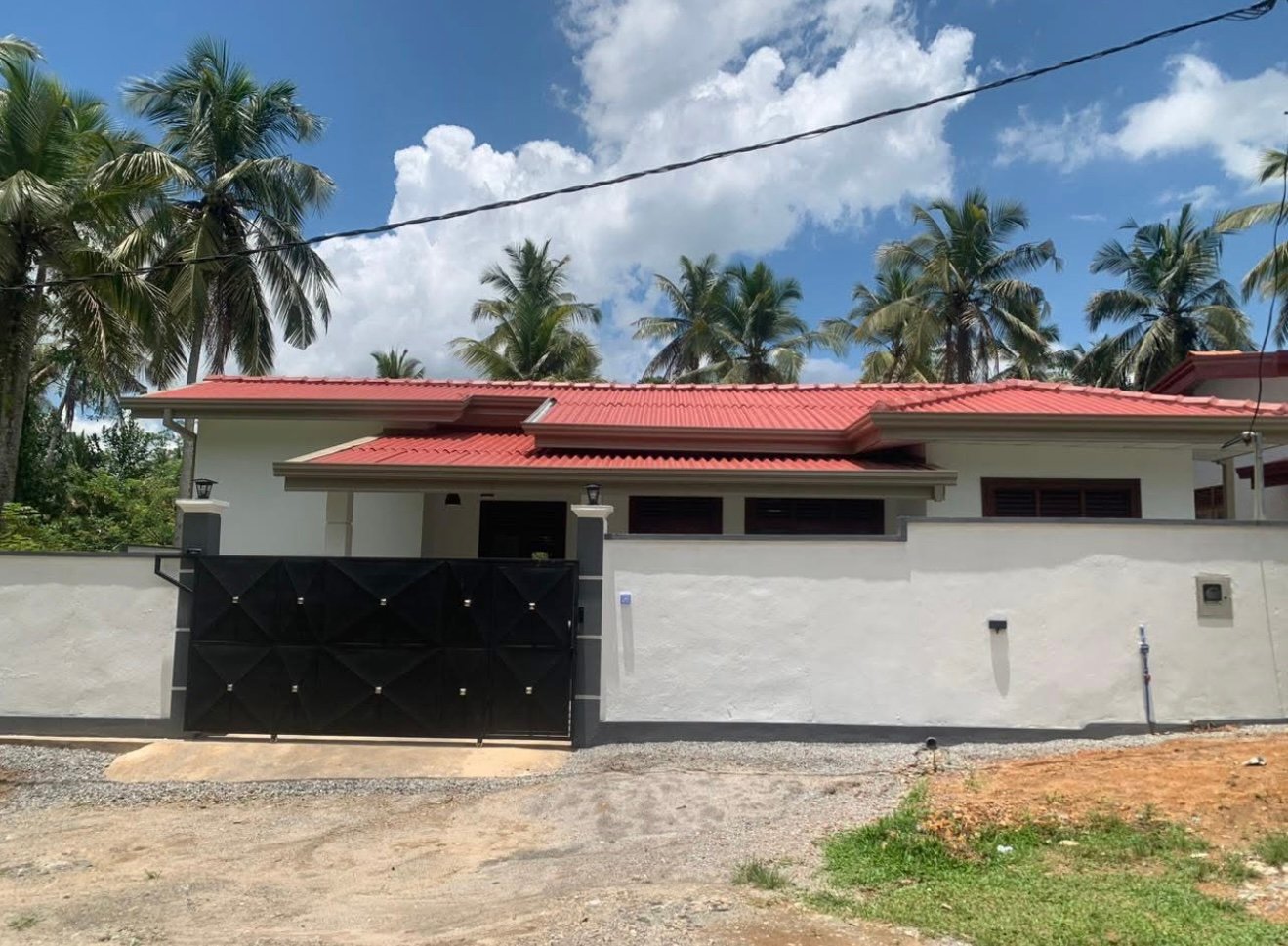 හෝමාගම  හල්බරාවේ අංග සමිපුර්න ( වැඩ අවසන් අදියර ) පදිංචි නොවූ නිවස විකිනිමට