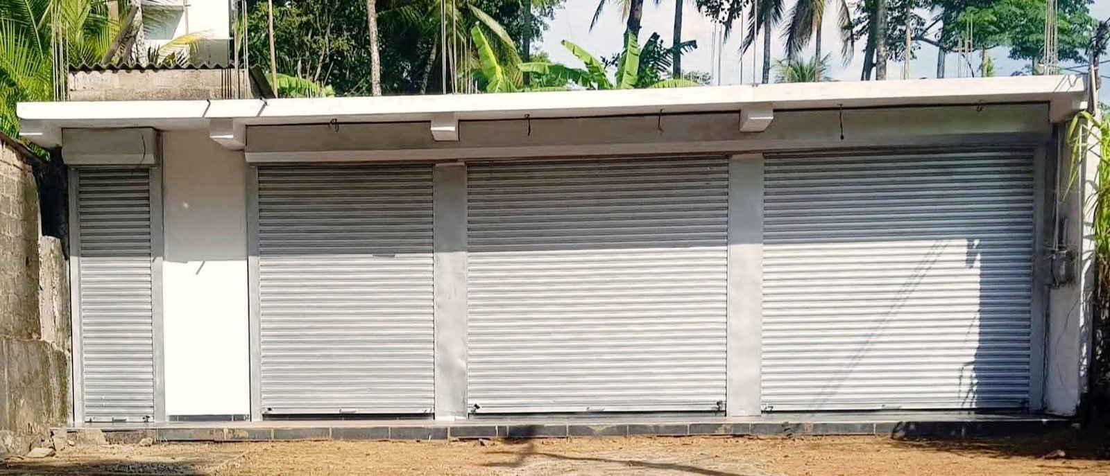 මෙම  ව්‍යාපාර ගොඩනැගිල්ල ඉතා ඉක්මනින් විකිණීමට ඇත