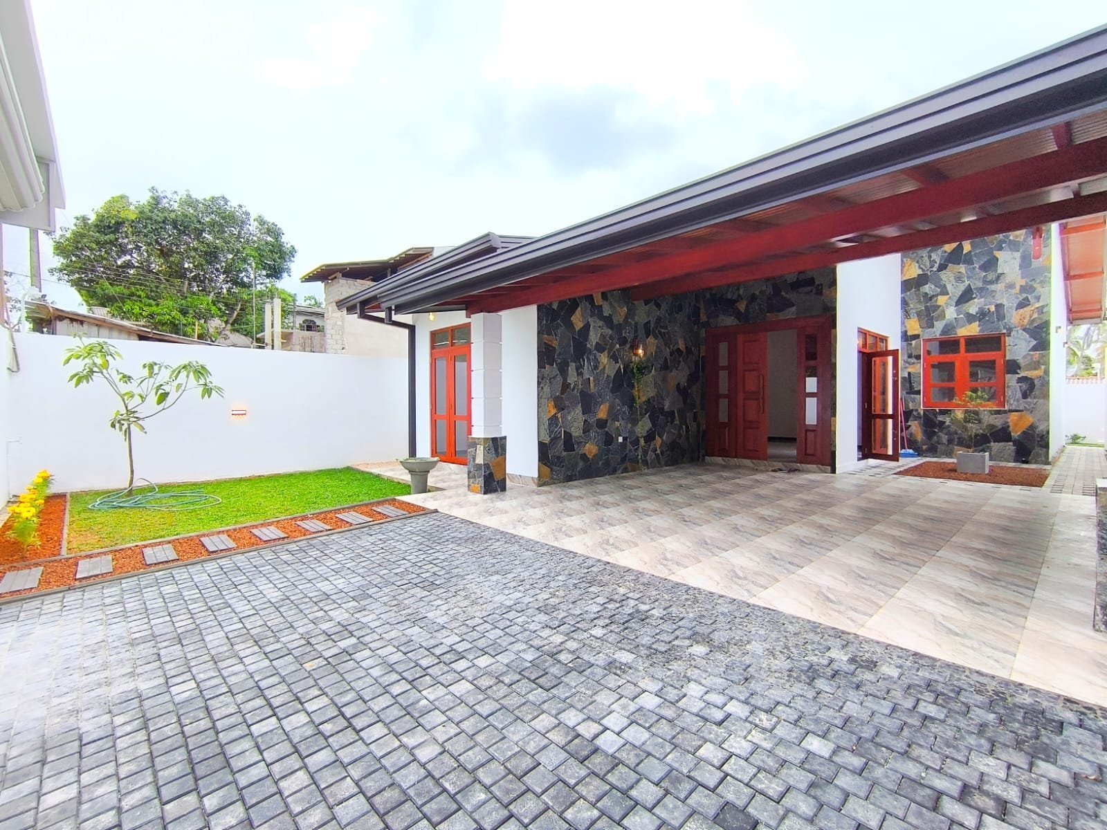 Brand New Single Storey House For Sale In Athurugiriya