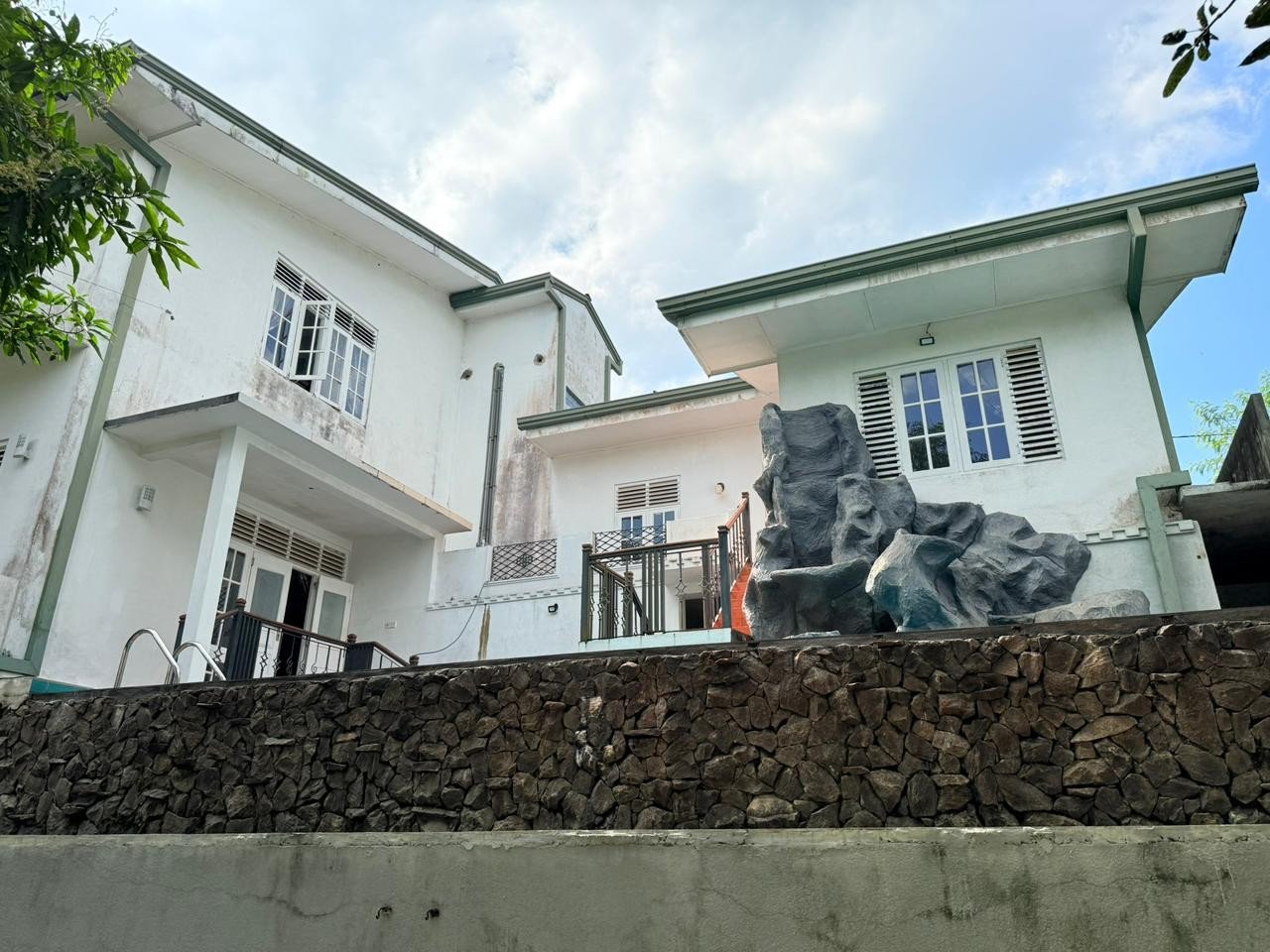 නවීන දෙමහල් නිවසක් කලුතර නගරයට ආසන්නව විකිණීමට ඇත - Kaluthara