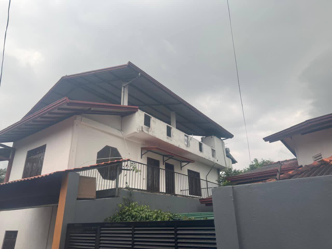 කඩුවෙල නගරය ආසන්නයෙන්ම තෙමහල් නිවසක් - kaduwela