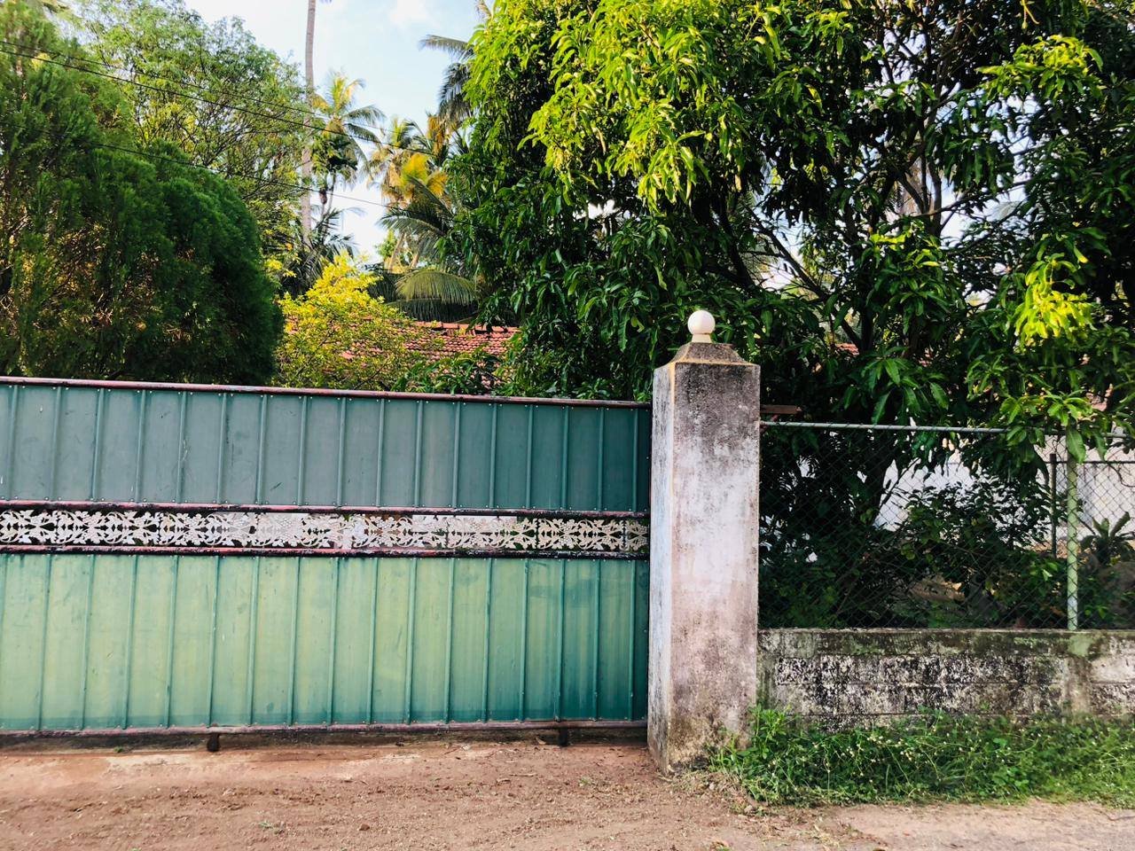 මාරවිල පර්චස් 10 ක නිවසක් ඉක්මනින් විකිණීමට ඇත