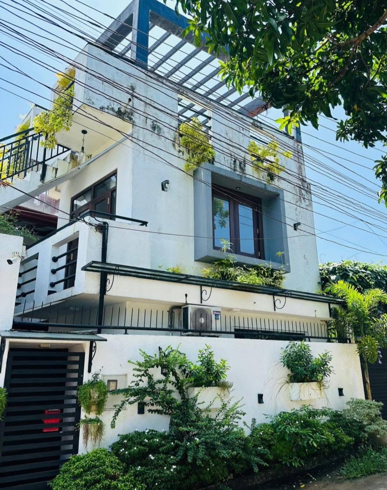 3 Story house in Bauwandara, Kesbawe