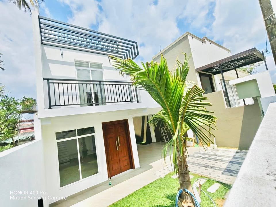 මාලබේ කාමර 4ක luxury දෙමහල් නිවසක් විකිනීමට