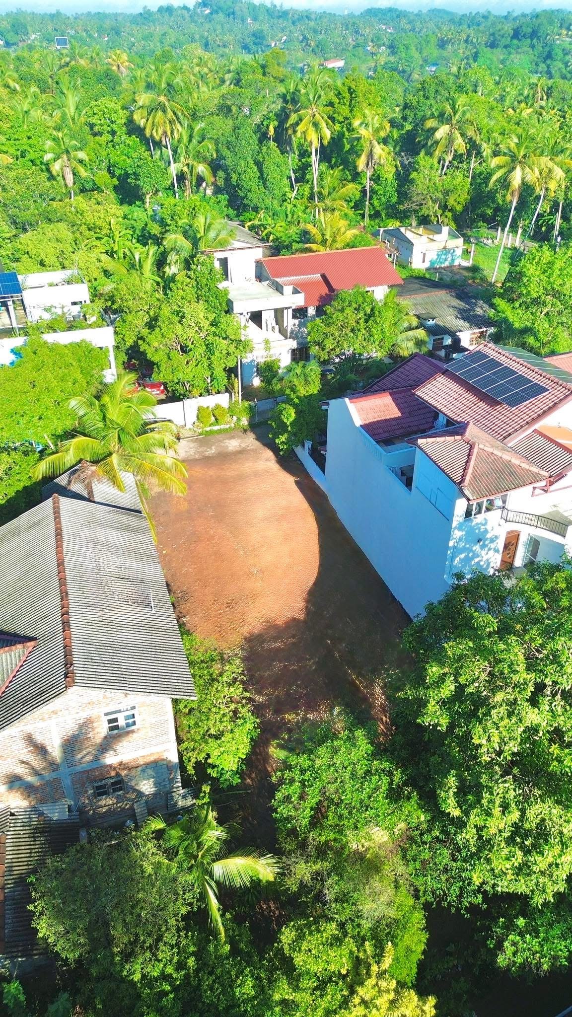 ඔබේ සිහින නිවස සඳහා වටිනා ඉඩමක් - Kadawatha - ibulgoda