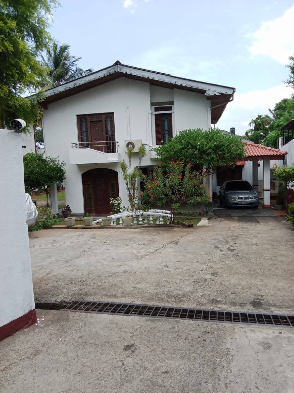 පර්චස් 30ක දැවැන්ත නිවස වහාම විකිණීමට