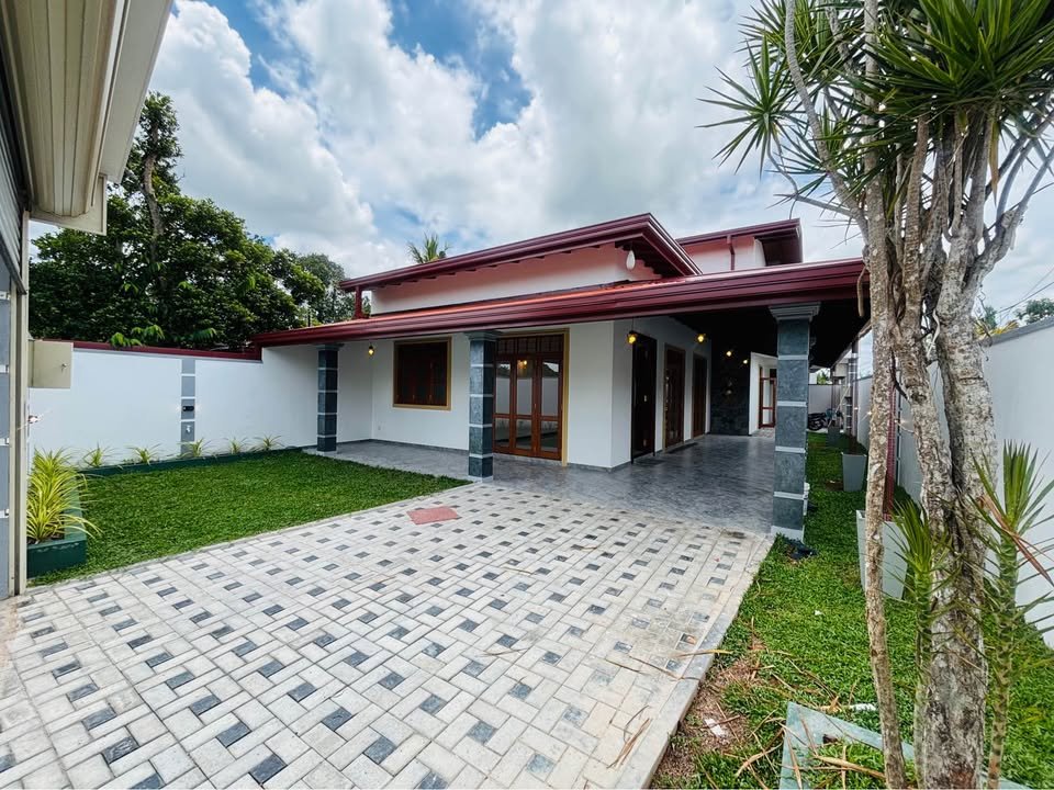 Piliyandala,kesbawa New two storey house for sale.