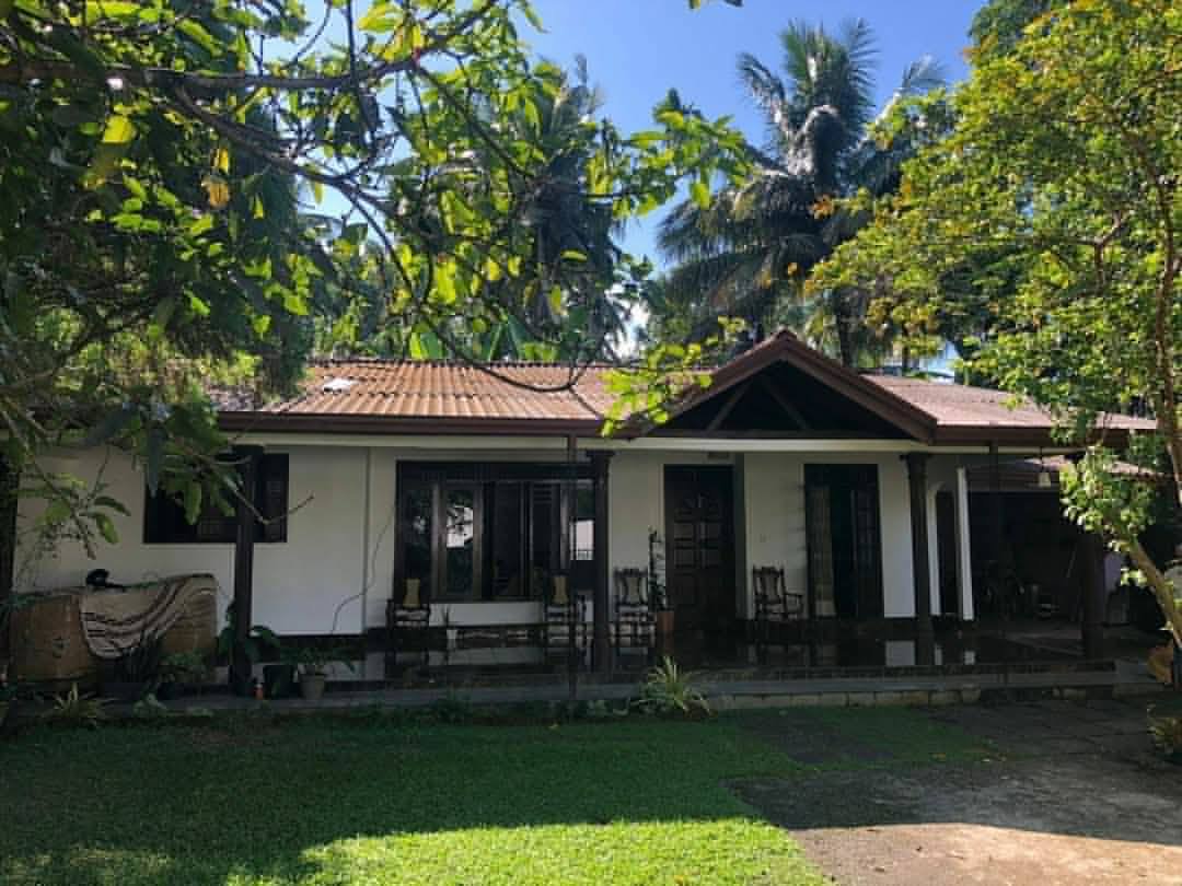 යක්කල නගරයට ඉතා ආසන්නයෙන් කොළඹ නුවර පාර පෙණෙන දුරින් පර්.20ක කාමර 3ක් සහිත නිවසක් විකිණීමට