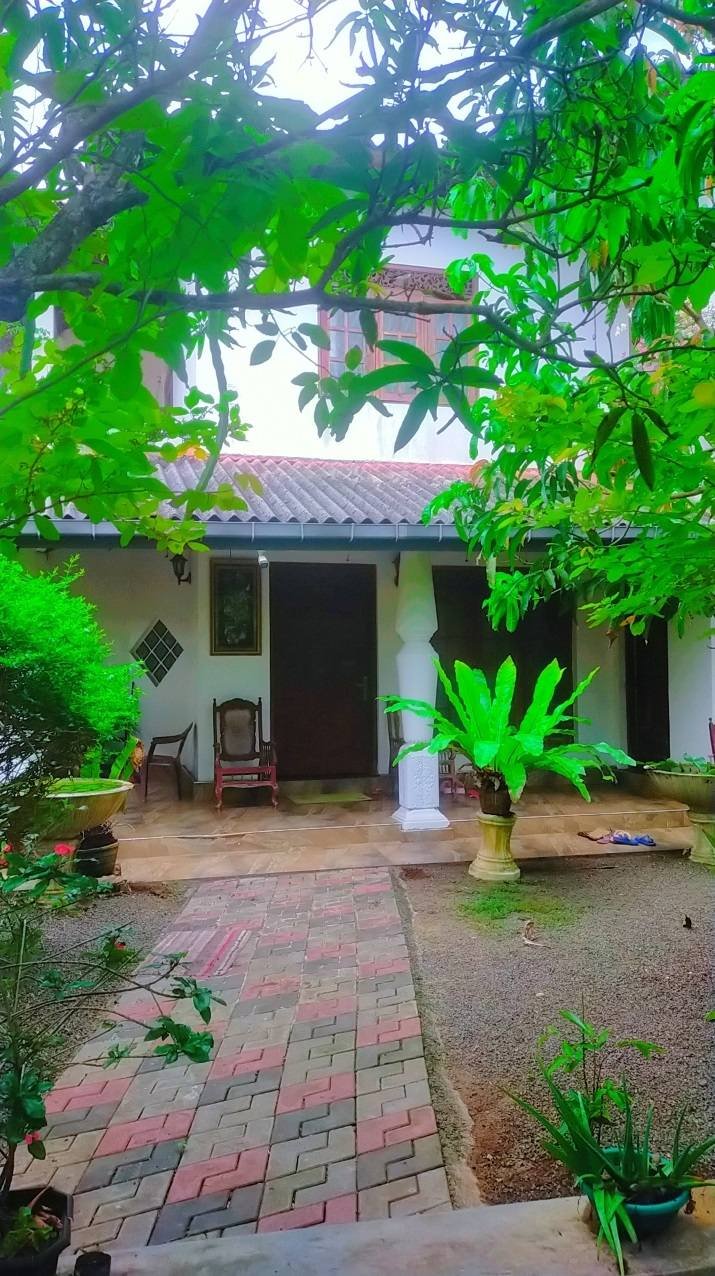 හික්කඩුව සංචාරක පුරවරයේ අංග සම්පූර්න දෙමහල් නිවසක් විකිණීමට ඇත