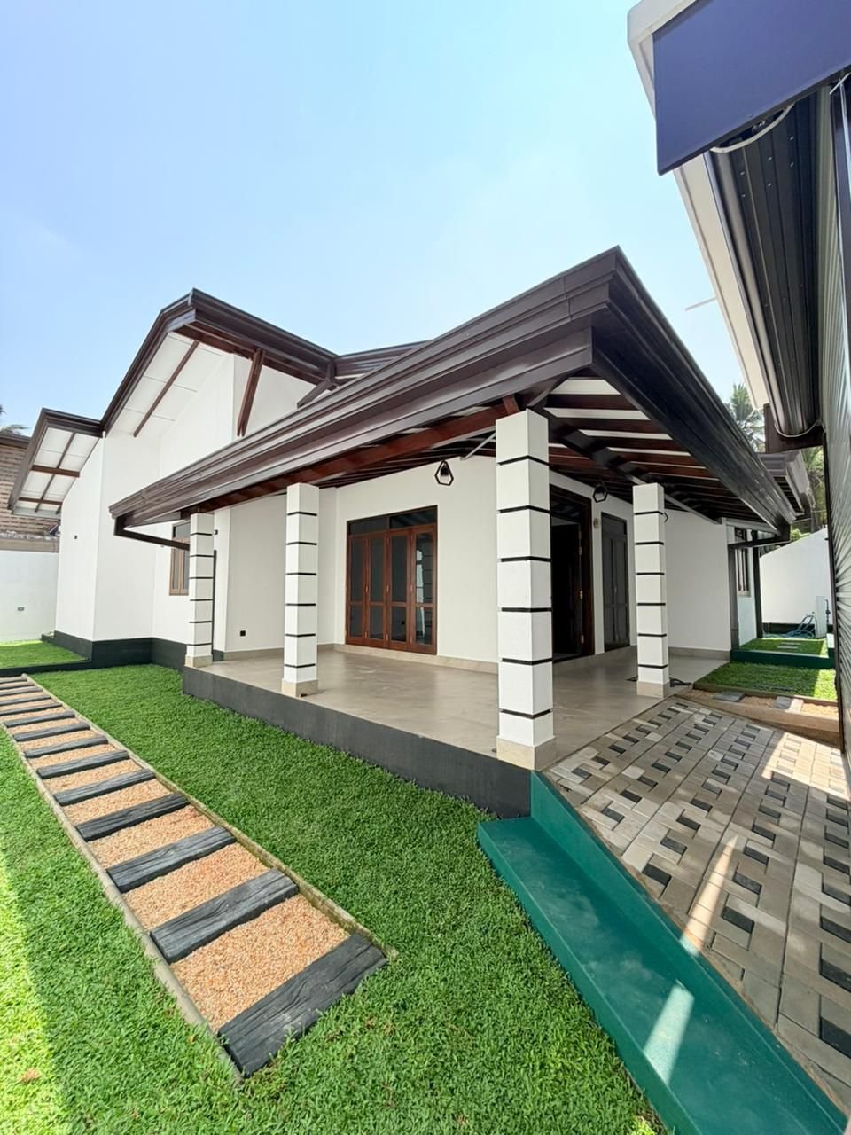 අතුරුගිරිය හබරකඩ හංදියට අසලින් වටිනා නවින නිවසක් - Athurugiriya
