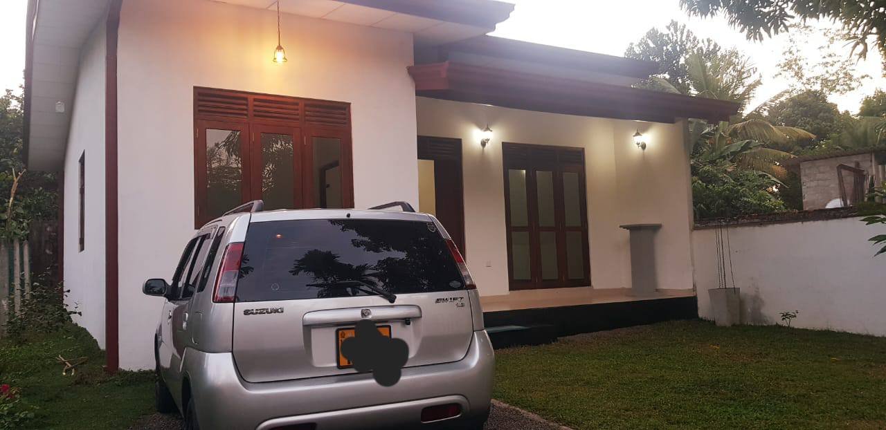 අංග සම්පූර්ණ නිවසක් විකිණීමට